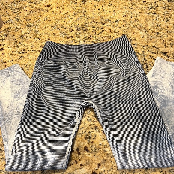 Lululemon Rare Workout Tights | Size 2 | Marbled Blue | Inseam 24” - Picture 4 of 6